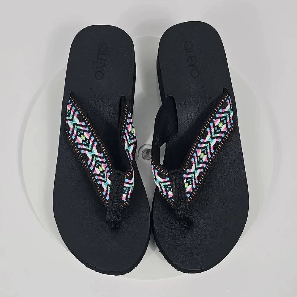NWOT QLEYO Platform Flip Flops Black Aztec Print Comfort Sandals 11 Beach Cruise